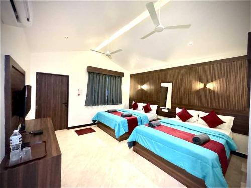 shivsagar_agro_tourism_tapola_quadrupple_lake_view_room_1
