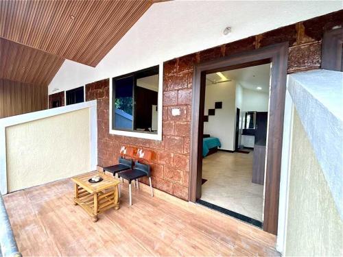 shivsagar_agro_tourism_tapola_quadrupple_lake_view_room_balcony