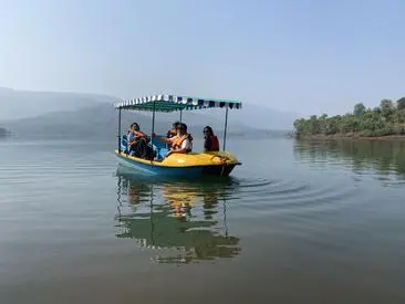 guest enjoying Paddle boating at shivsagar agro tourism tapola